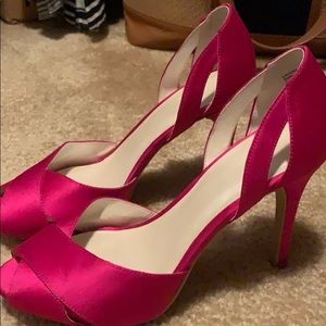 David bridal fuchsia heels. Worn once.